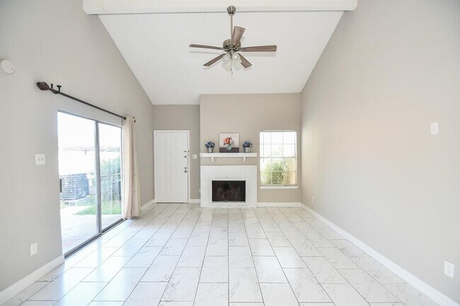 Building Photo - 12211 Sandpiper Dr