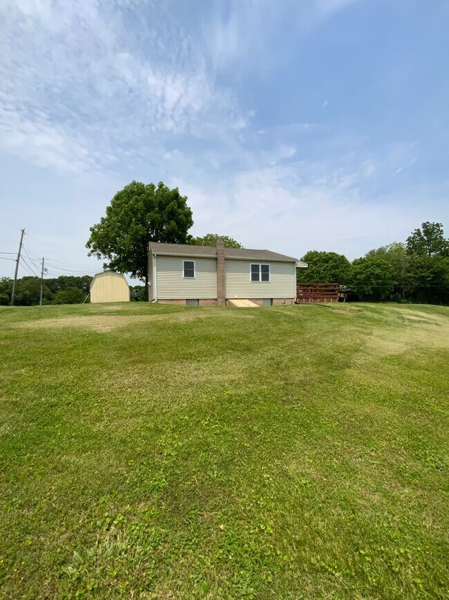 Building Photo - 21 Roberts Rd