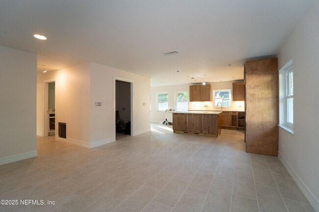 Building Photo - 22 1/2 Fancher Court Unit