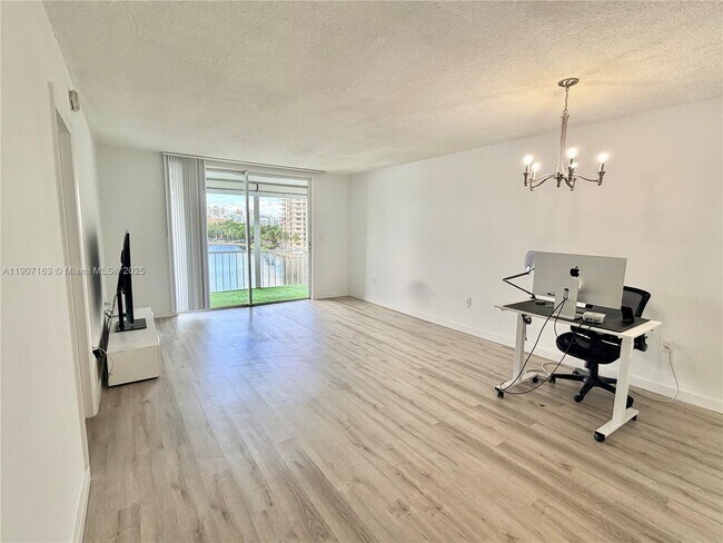 Foto del edificio - 2999 Point E Dr