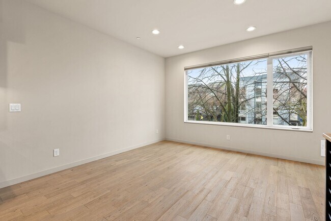 Building Photo - Townhome in West Seattle’s Admiral District