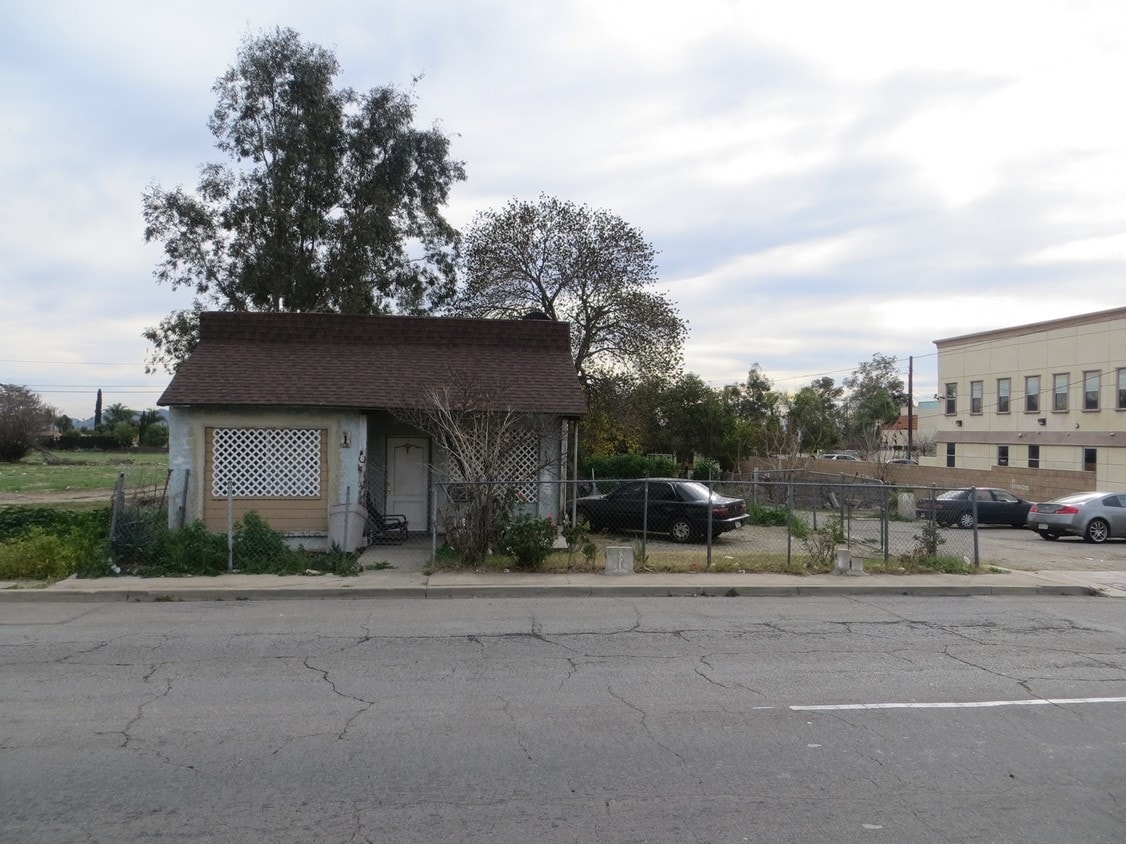 Primary Photo - 16171 Foothill Blvd