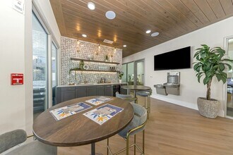 Interior Photo - Everest Largo Apartments