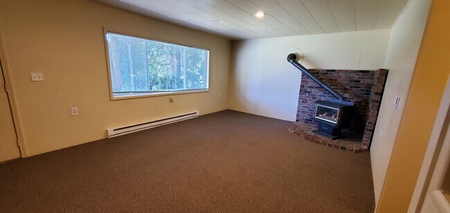 Building Photo - 1534 Grant 5bd/2ba AUGUST