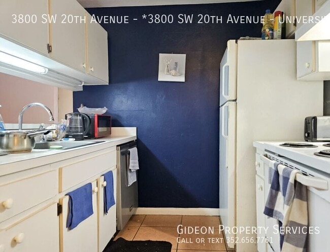 Building Photo - 3800 SW 20th Ave