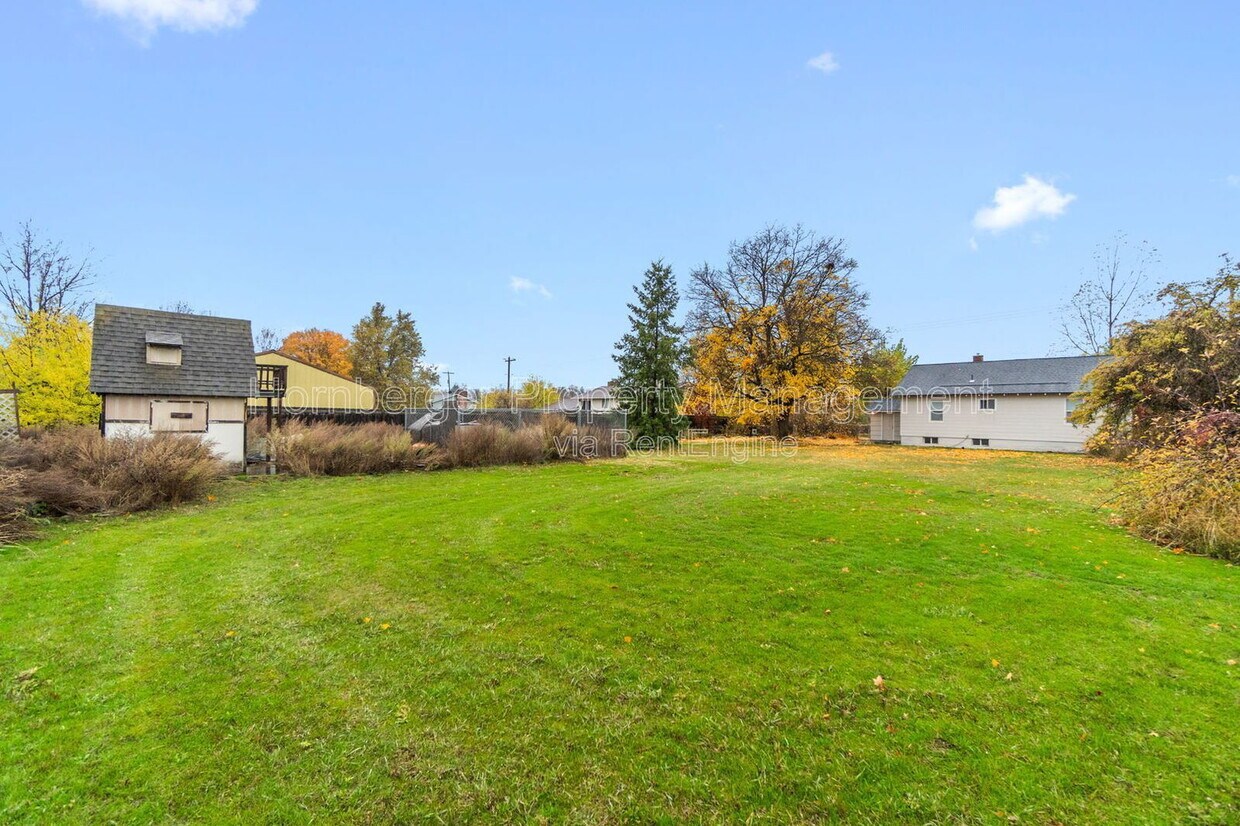 Foto principal - 111 S Barker Rd