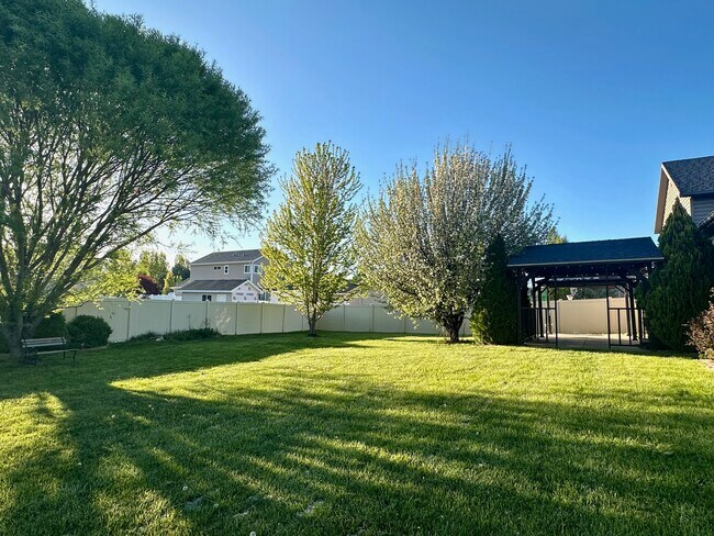 Building Photo - 528 W 810 S