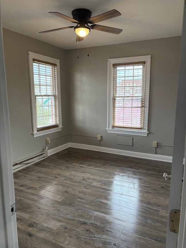 Foto del edificio - 652 Adams Ave