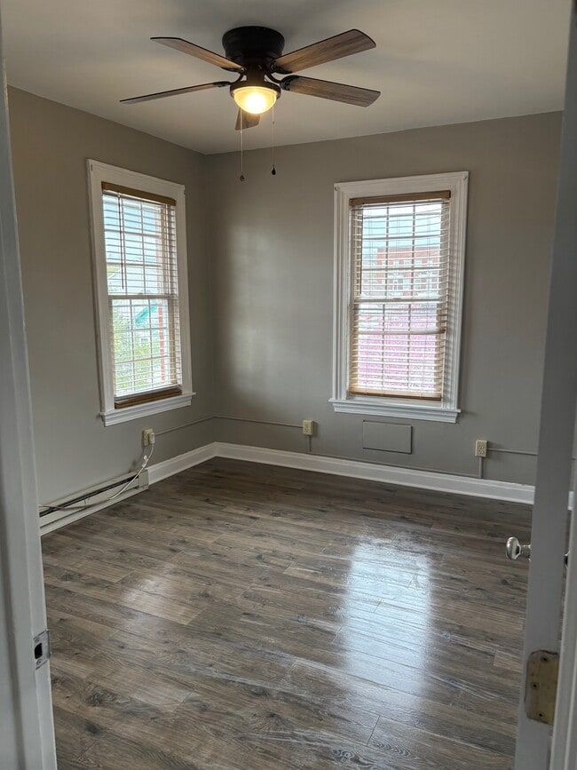 Building Photo - 652 Adams Ave