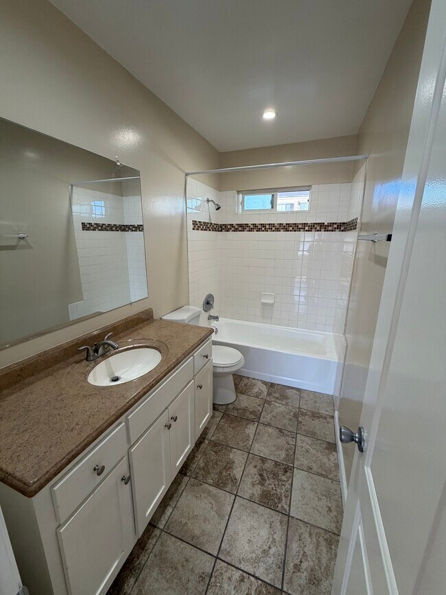 Foto del edificio - 15117 Budlong Ave