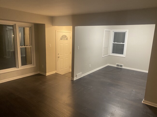Dining Room - 16133 Biltmore St