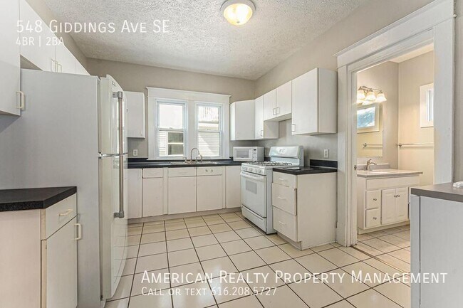 Foto del edificio - 548 Giddings Ave SE