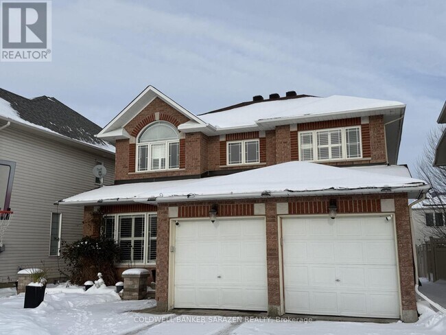 Building Photo - 302 Edgemoore Crescent
