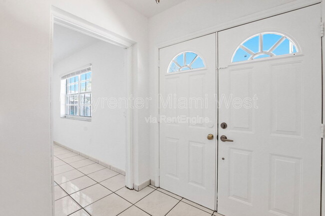 Building Photo - 1531 NW 34th Ave