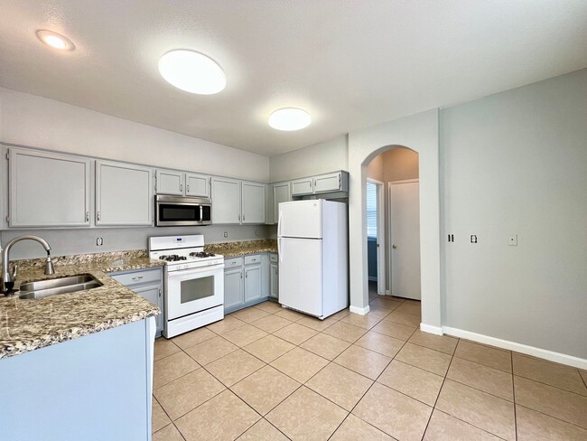 Foto del edificio - CHARMING 3BD/2.5BA GATED HOME IN WEST LAS ...