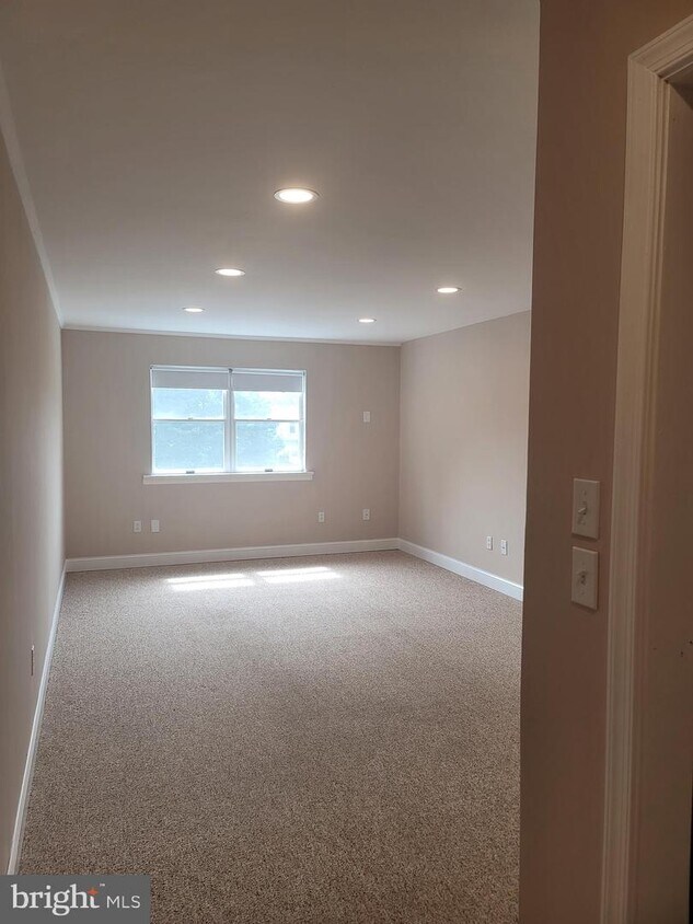 306 Washington St Unit 3, Royersford, PA 19468 Room for Rent in