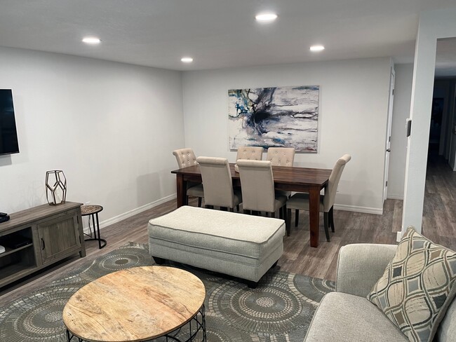 Building Photo - 4979 Las Vegas Dr