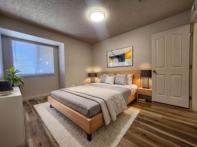 Foto del edificio - Renovated Cozy 2-Bedroom Duplex | Move In Now – Next Month’s Rent is Waived!