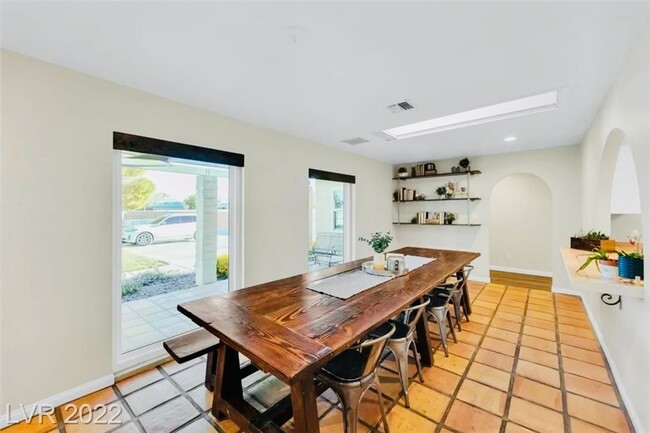 Foto del edificio - COMING SOON: Single Story 5 Bd, 4 Bth, Inc...