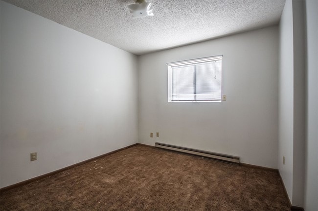 Building Photo - 12421 E Riverside Ave