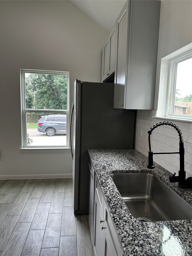 Foto del edificio - 16686 E Lynbrook