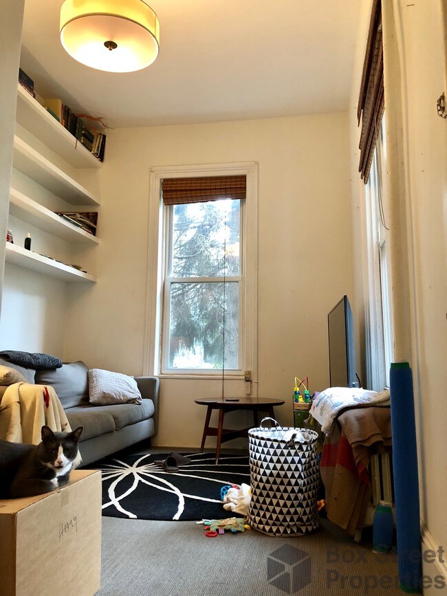 Building Photo - 139 Calyer St