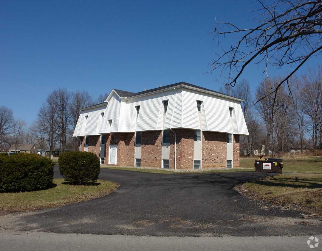 531 Lakeview Dr, Cortland, OH 44410 Apartments in Cortland, OH