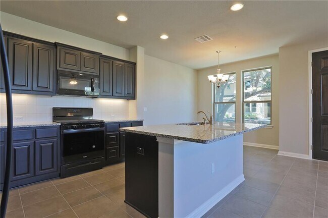 Foto del edificio - 13800 Lyndhurst St