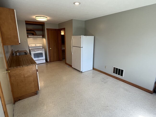 Building Photo - 6346 Avanelle Dr
