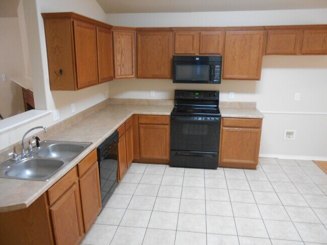 Foto del edificio - Half Off First Full Month's Rent / Open Pl...