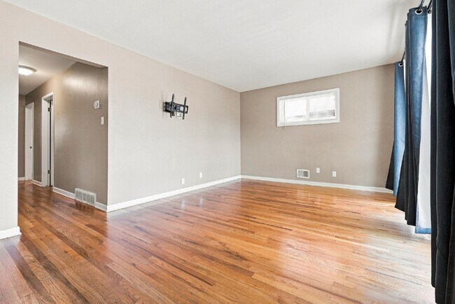 Foto del edificio - 5-Bedroom Northglenn Ranch w/ Finished Basement, Camper/Trailer Parking, and Big Fenced-In Backyard!