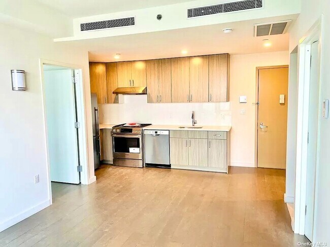 Foto del edificio - 8808 Justice Ave