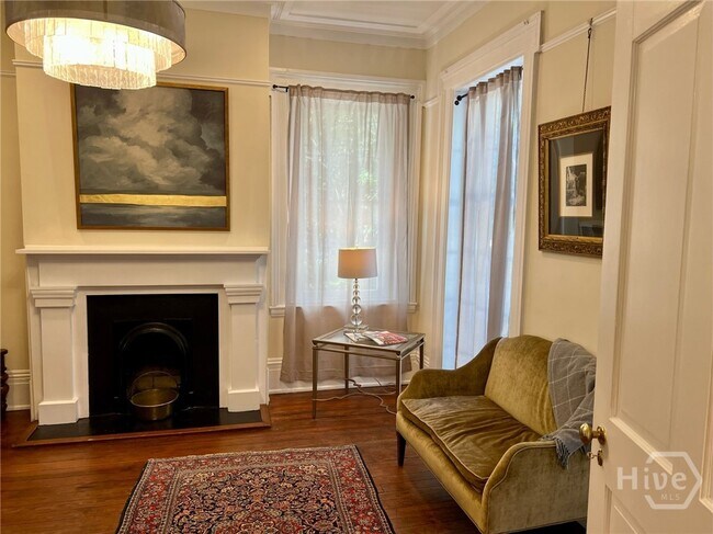 Foto del edificio - 215 W Hall St
