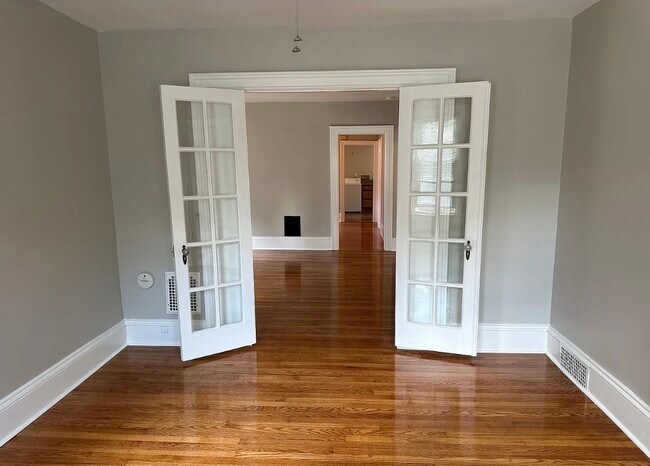 Foto del edificio - 615 N Madison St