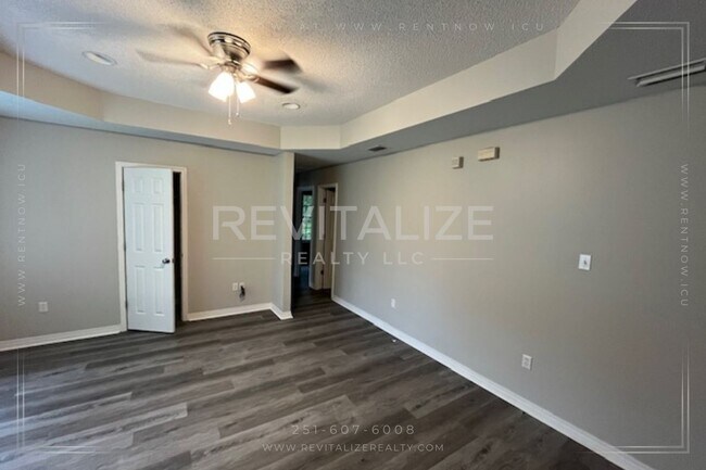 Building Photo - Newly Renovated Brick Home!