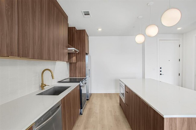 Foto del edificio - 1701 Simond Ave