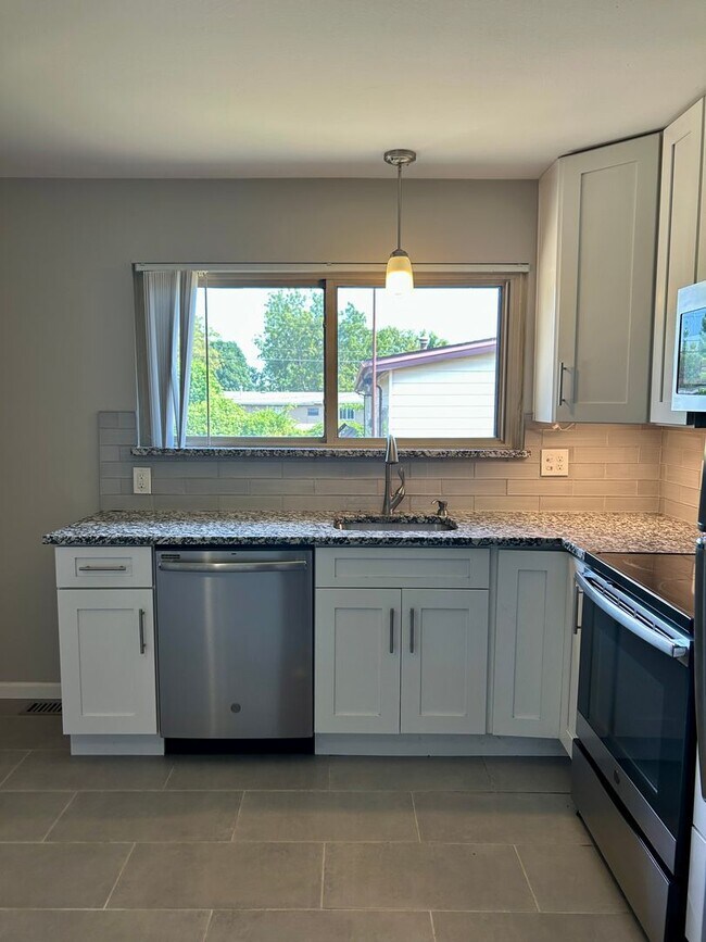 Building Photo - Charming 3 Bedroom Ranch in Florissant