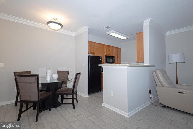 Foto del edificio - 4854 Eisenhower Ave