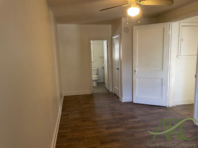 Foto del edificio - 2318 St Clair Ave.