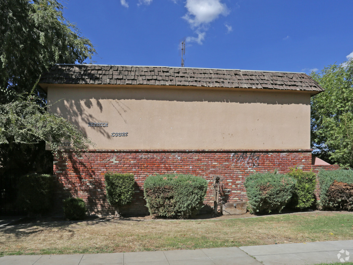 Building Photo - 3377 E Sierra Madre Ave