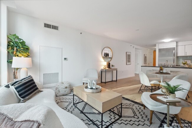 Building Photo - 333 Main St