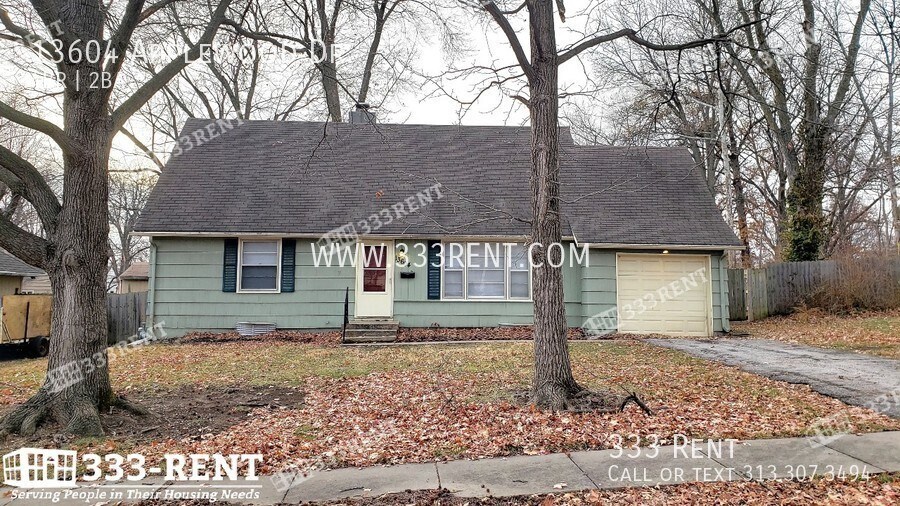 Primary Photo - Lots of space in this 2-story house just b...