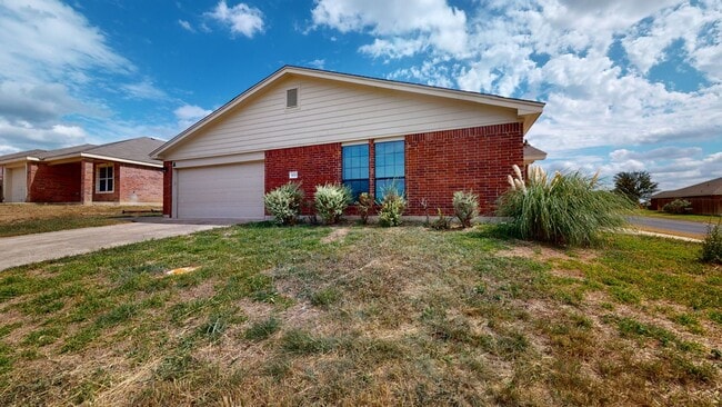 Foto del edificio - FREE DECEMBER RENT!!!