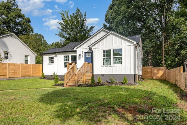Building Photo - 2905 Dogwood Ave