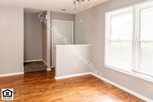 Building Photo - 5005/5007 Vermont Ln.