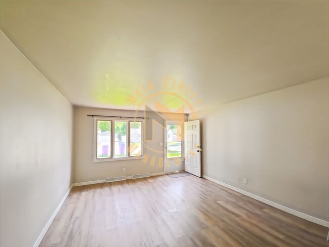 Building Photo - 1212 E Sylvan Ave
