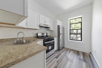 Building Photo - 1587 Lincoln Pl