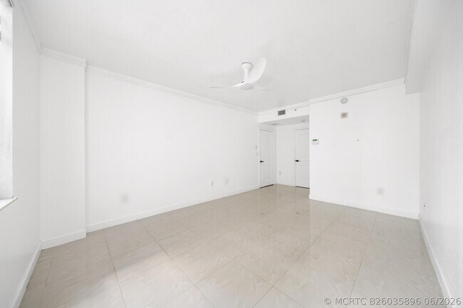 Foto del edificio - 1830 Radius Dr