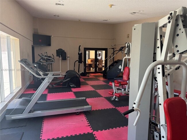 Foto del edificio - 6195 NW 186th St