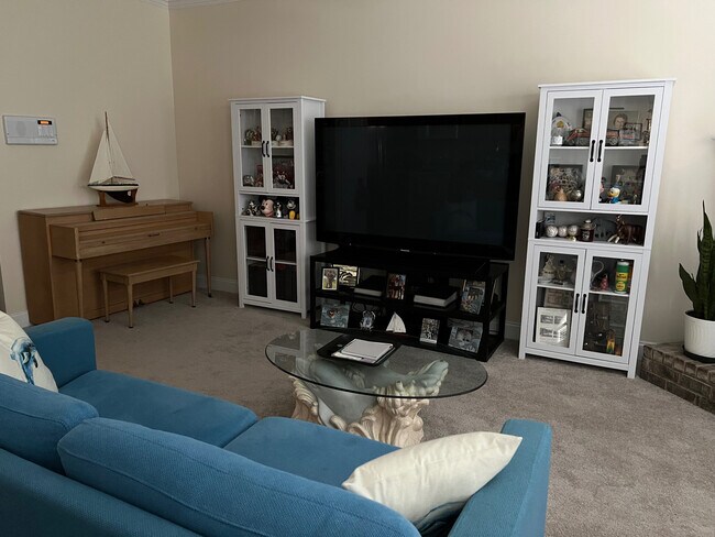 Foto del edificio - Room in Townhome on Derby Ct